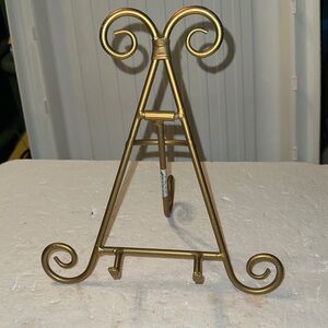 Decorative table-top metal folding easel